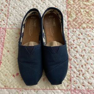 Navy blue toms size 5 1/2